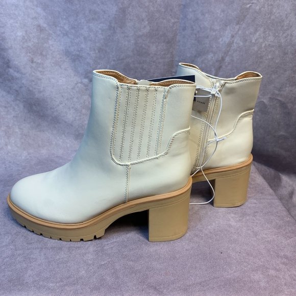 Universal Thread Shoes - Universal Threads Katrina Boots in Off-White.